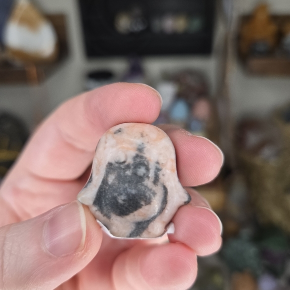 ONE Mini Penguin Winter Crystal Carving - Picture 5 of 7